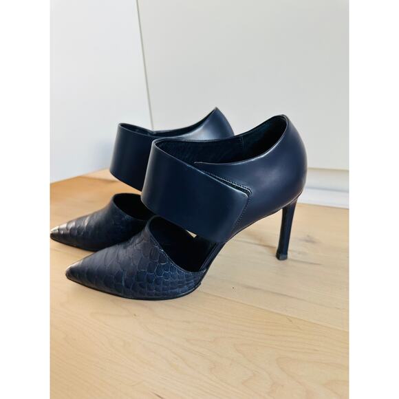 Vince Womens Heels Size 7.5 Navy Corrine Leather Pointed toe Croc Embossed - Picture 10 of 10